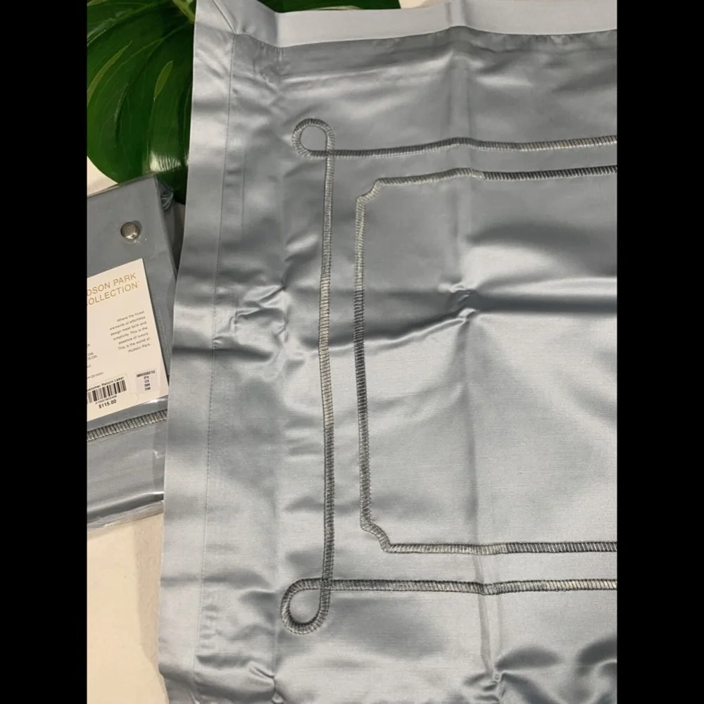 NIB [ 2 Standard ] Sham for Hudson Park Embroidered‎ Tile